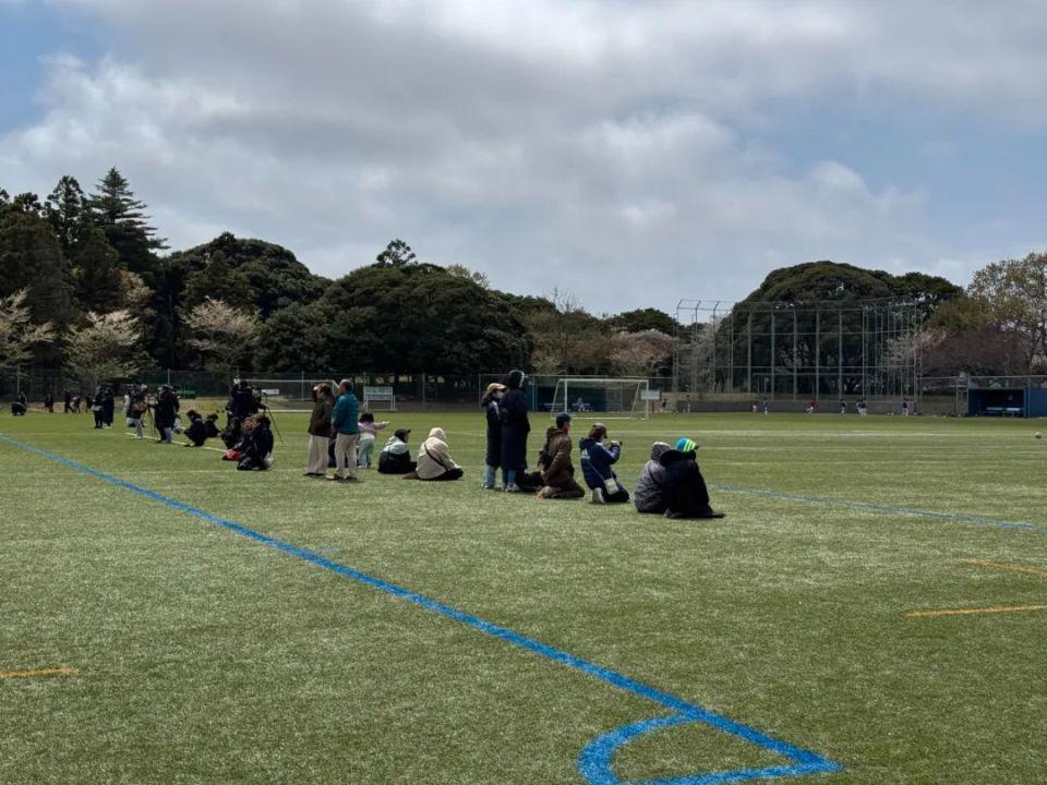 方打比赛, 日本的足球, 球队的费用
