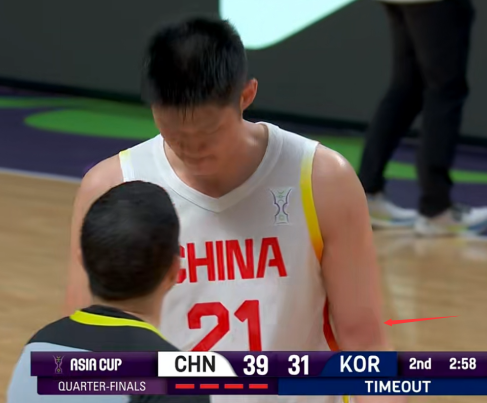 韩国队掌控, 胡金秋眉骨